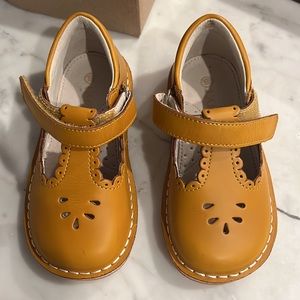 New in box L’Amour Dottie Scallop T-Strap